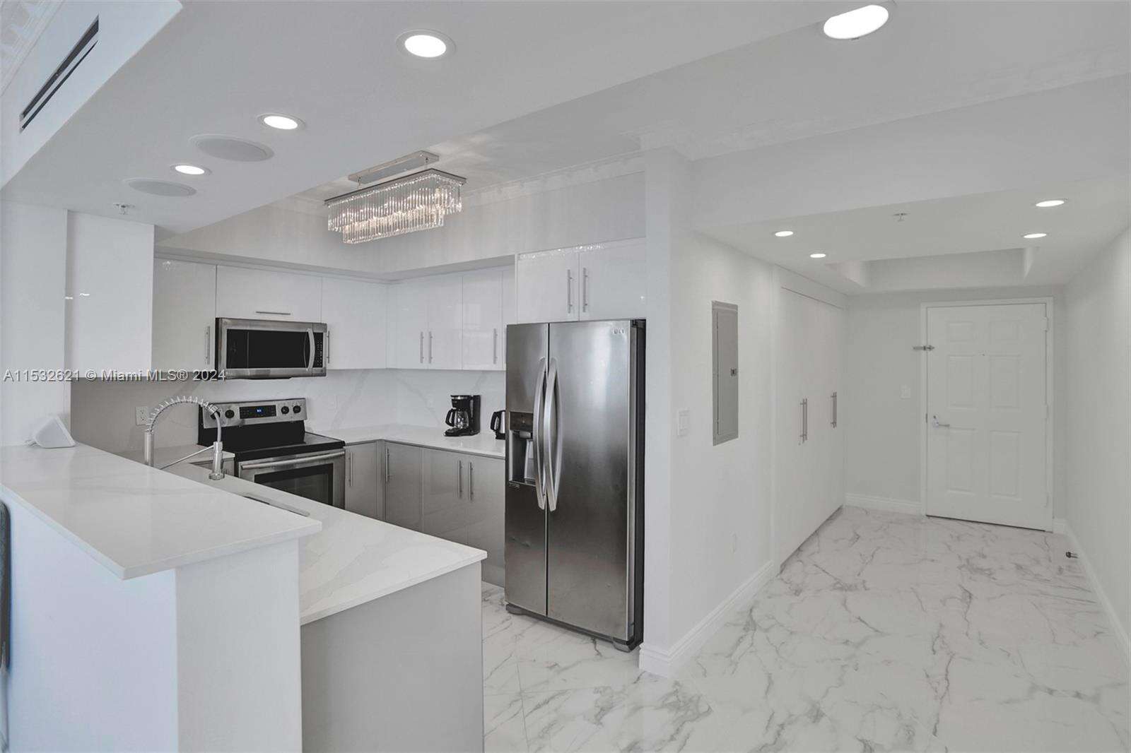 La Perla at 16699 Collins Ave, Sunny Isles Beach, FL 33160 - For Rent photo 3
