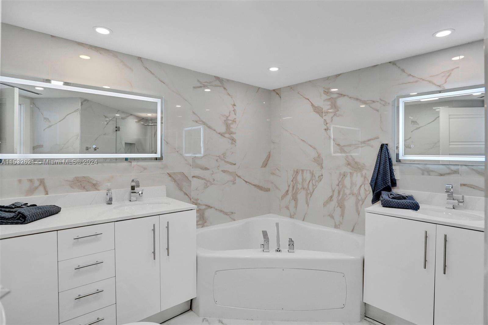 La Perla at 16699 Collins Ave, Sunny Isles Beach, FL 33160 - For Rent photo 21