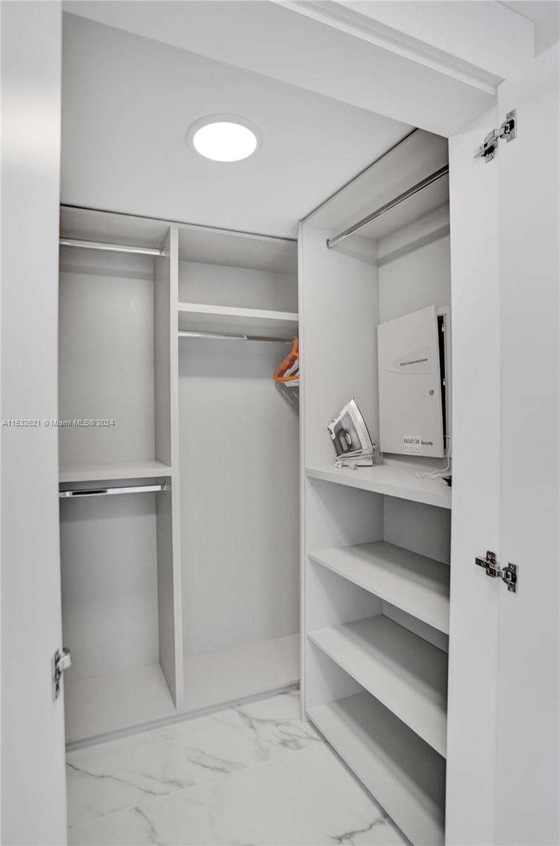 La Perla at 16699 Collins Ave, Sunny Isles Beach, FL 33160 - For Rent photo 23