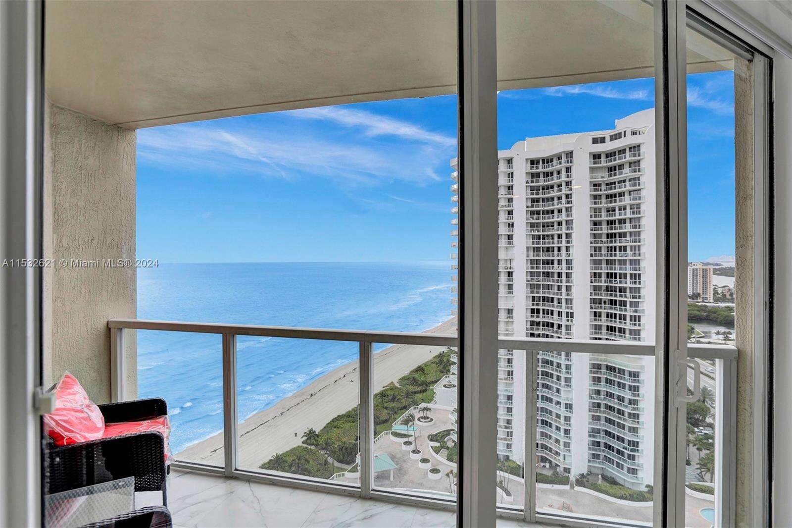 La Perla at 16699 Collins Ave, Sunny Isles Beach, FL 33160 - For Rent photo 24