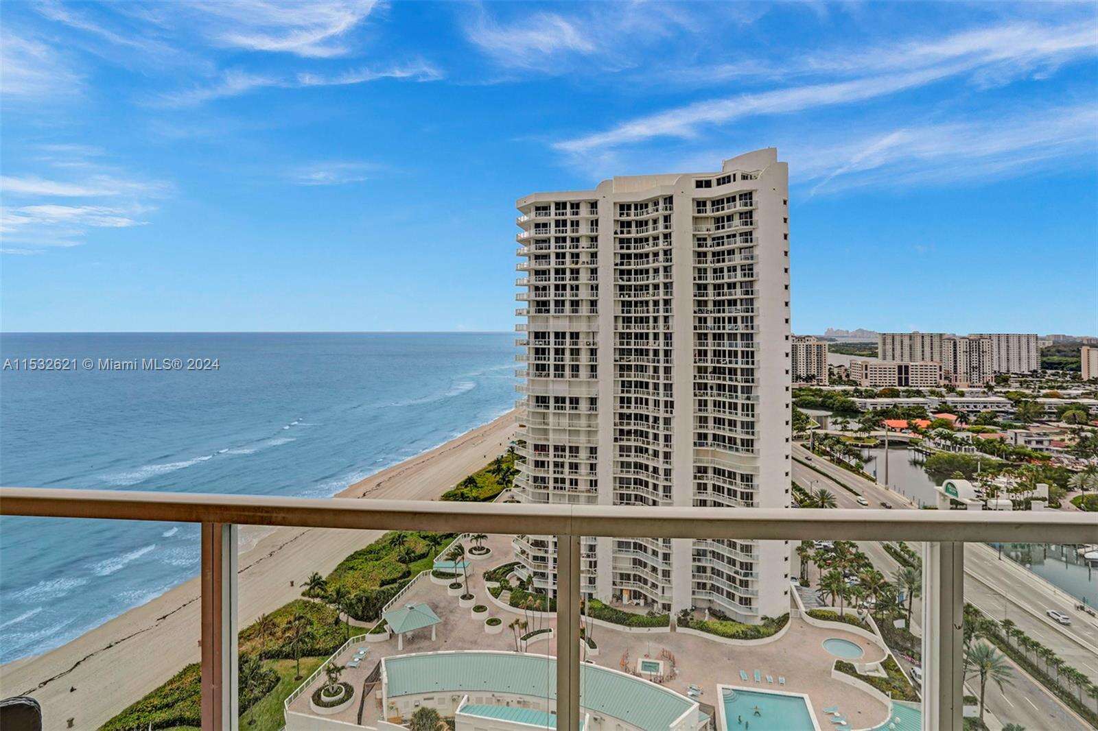 La Perla at 16699 Collins Ave, Sunny Isles Beach, FL 33160 - For Rent photo 25