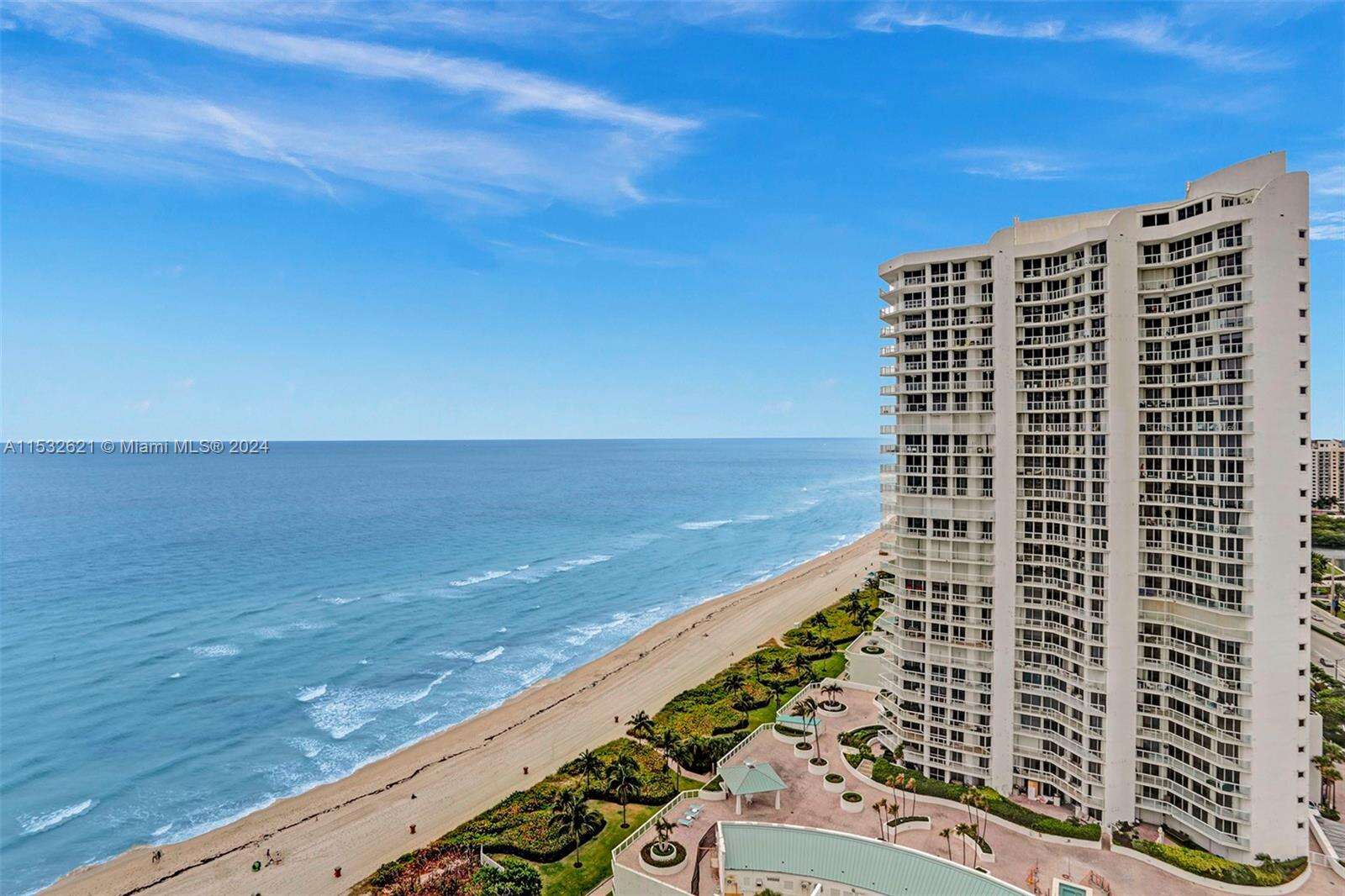 La Perla at 16699 Collins Ave, Sunny Isles Beach, FL 33160 - For Rent photo 28
