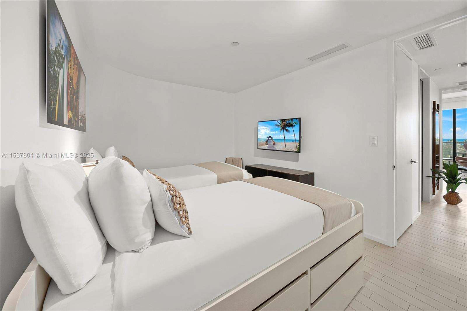W South Beach at 2201 Collins Ave, Miami Beach, FL 33139 - For Rent photo 5