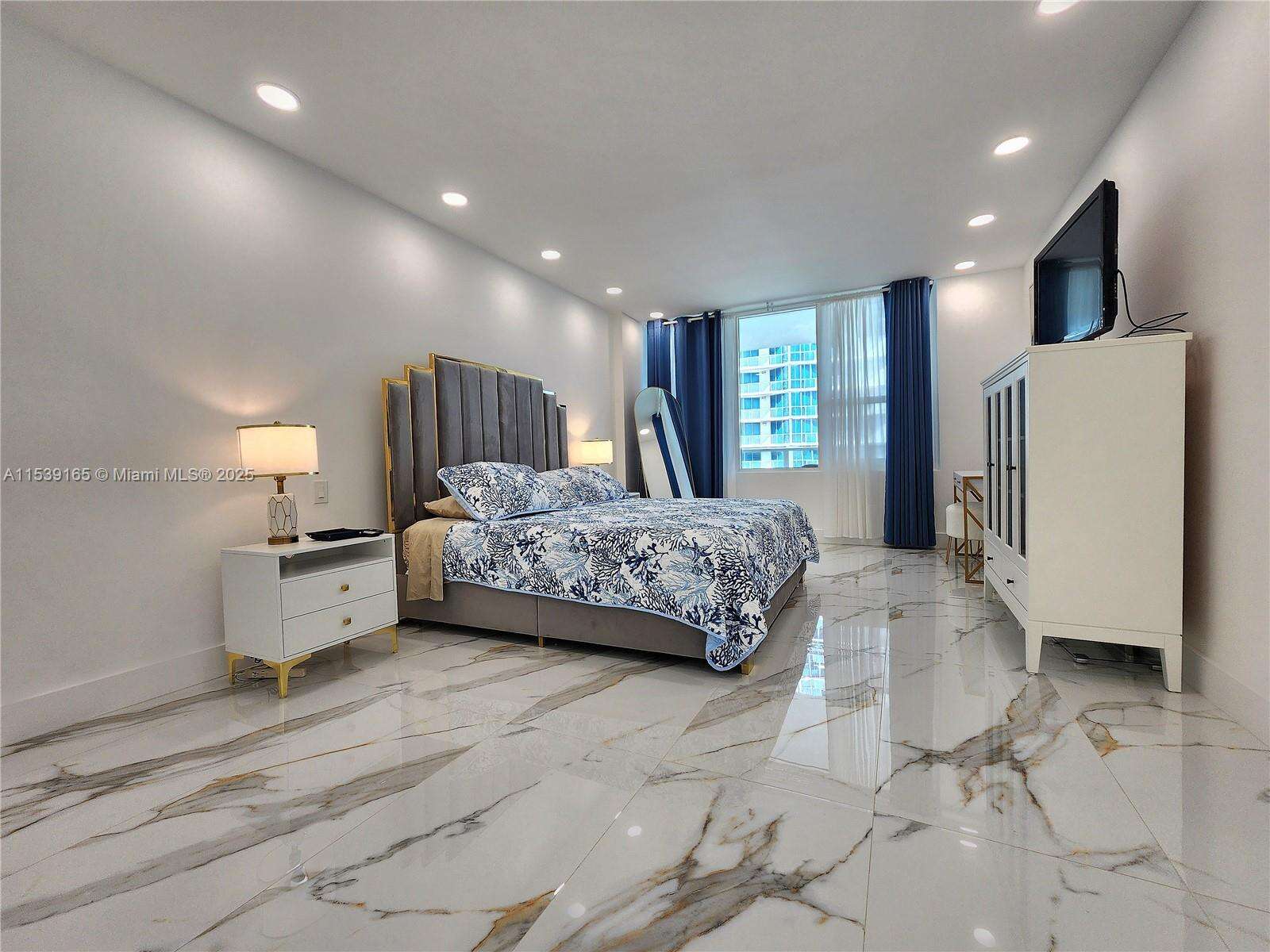 Alexander Towers at 3505 Ocean Dr, Hollywood, FL 33019 - For Rent photo 12