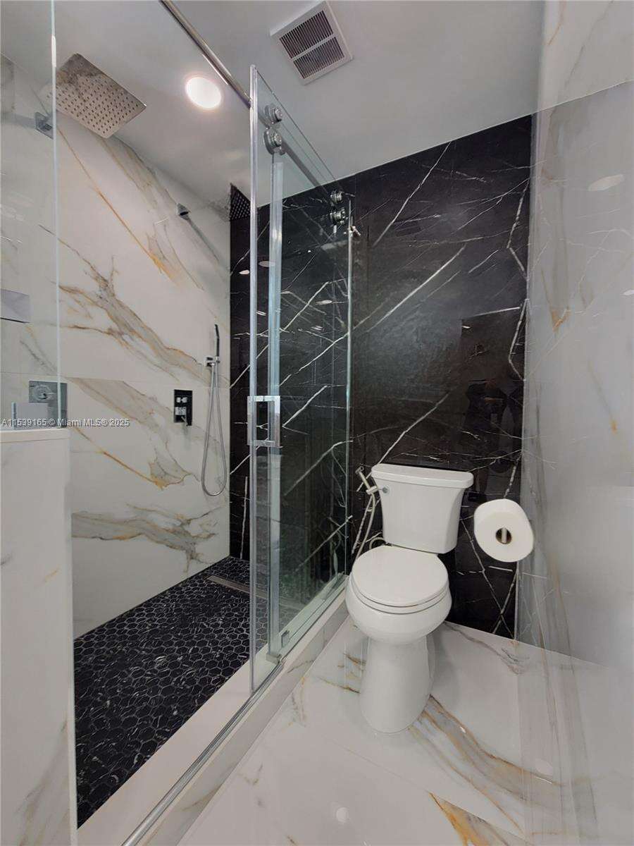 Alexander Towers at 3505 Ocean Dr, Hollywood, FL 33019 - For Rent photo 16