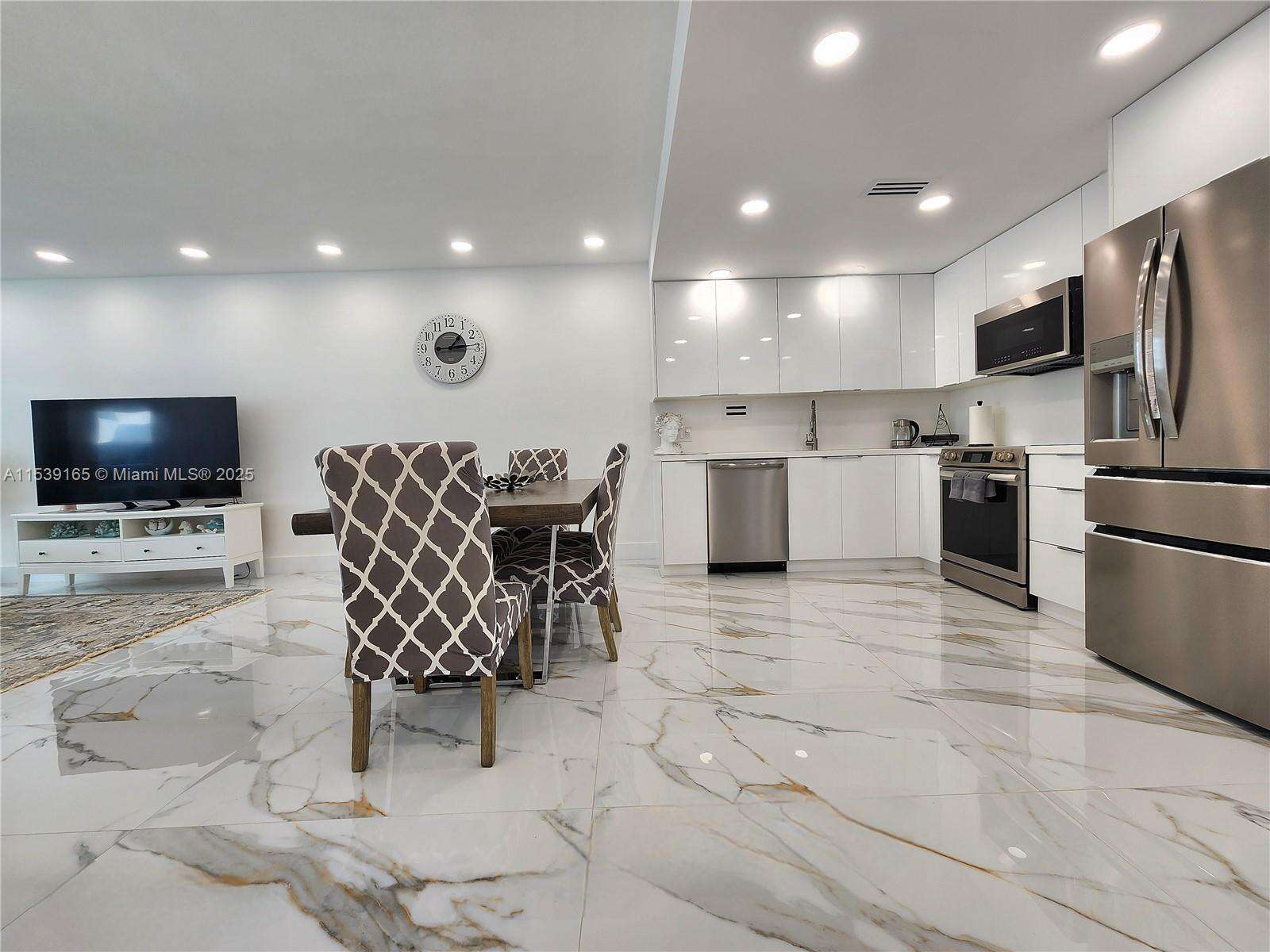 Alexander Towers at 3505 Ocean Dr, Hollywood, FL 33019 - For Rent photo 7