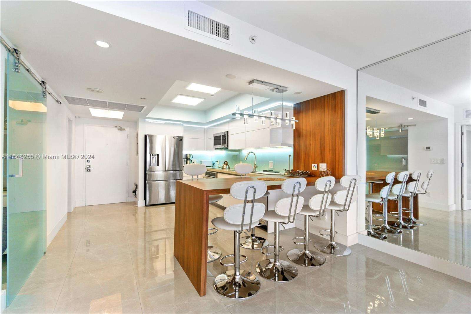 Decoplage at 100 Lincoln Rd, Miami Beach, FL 33139 - For Rent photo 2