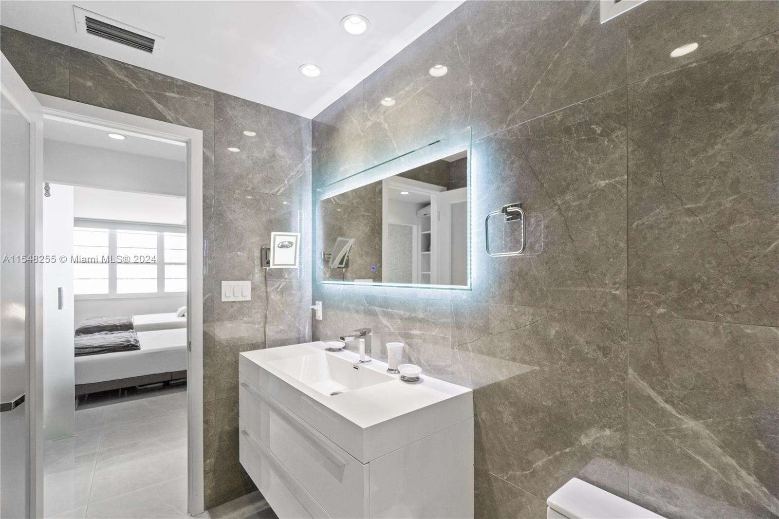 Decoplage at 100 Lincoln Rd, Miami Beach, FL 33139 - For Rent photo 19