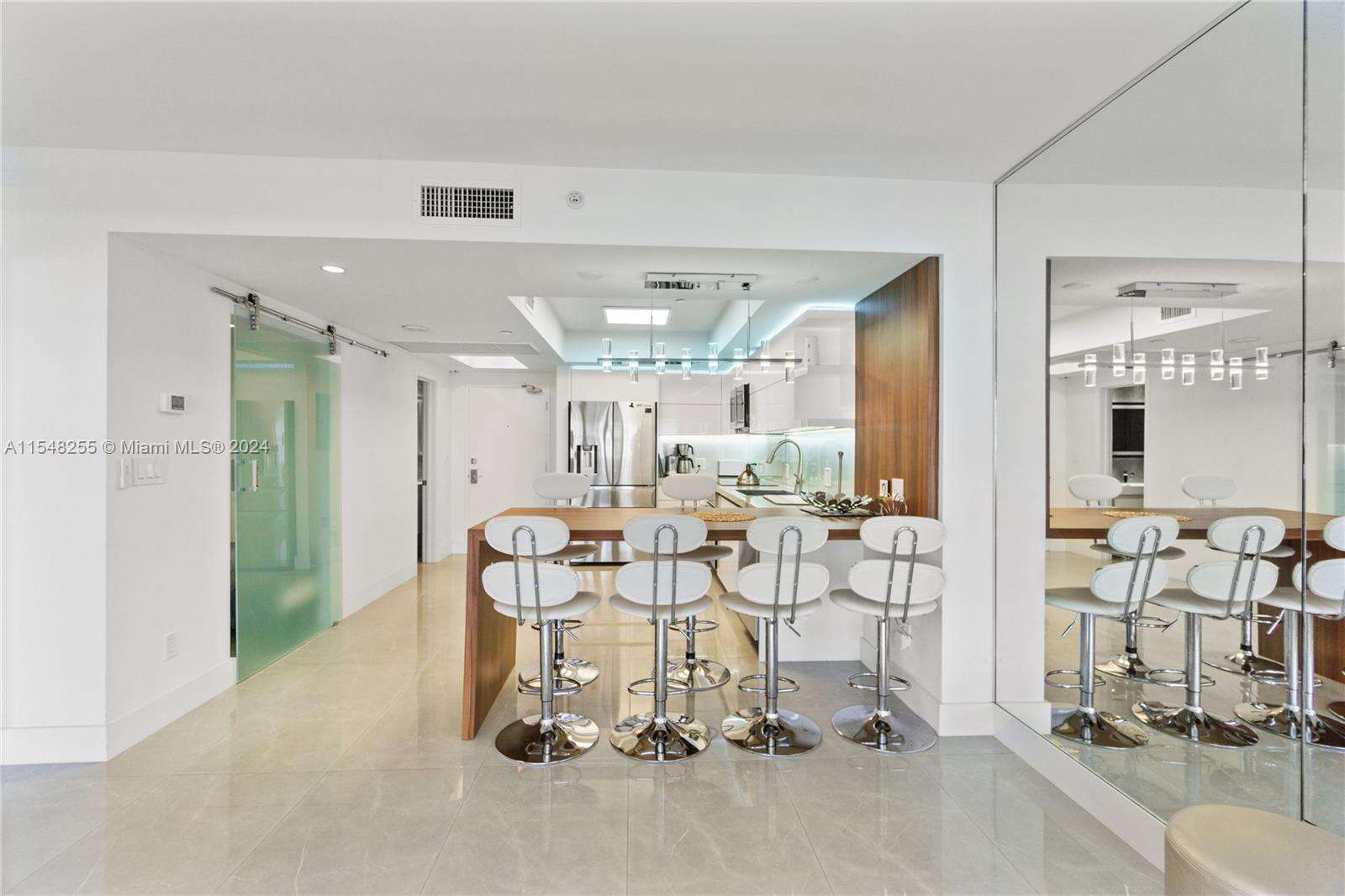 Decoplage at 100 Lincoln Rd, Miami Beach, FL 33139 - For Rent photo 5