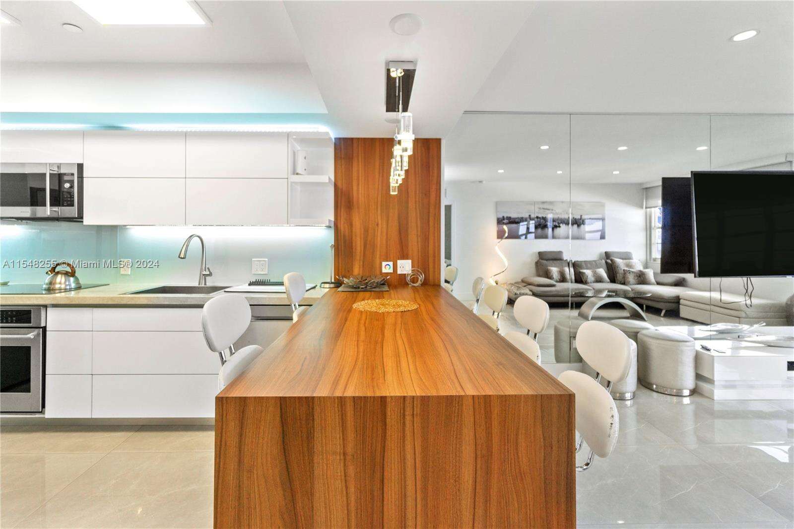Decoplage at 100 Lincoln Rd, Miami Beach, FL 33139 - For Rent photo 6