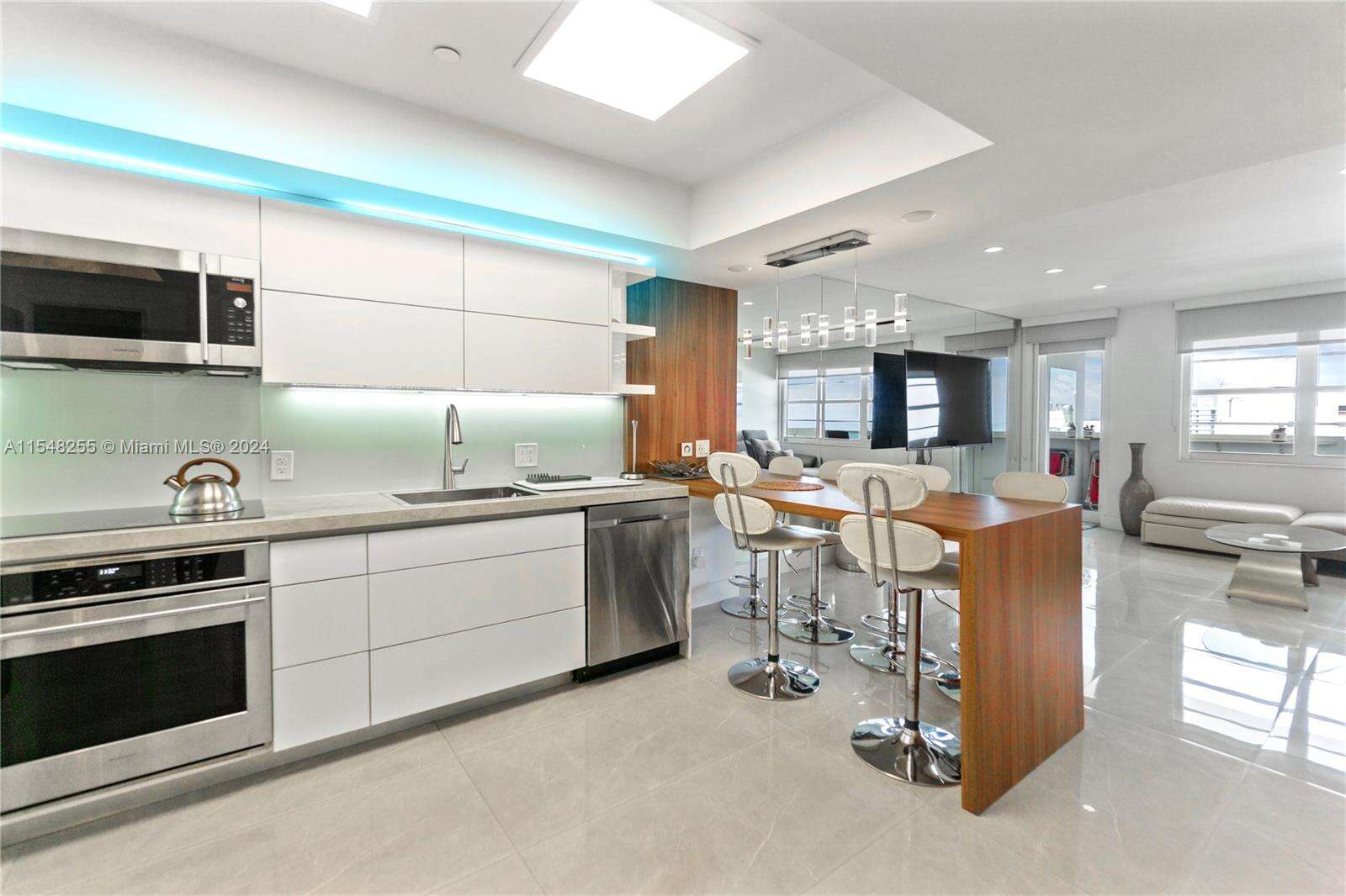 Decoplage at 100 Lincoln Rd, Miami Beach, FL 33139 - For Rent photo 7