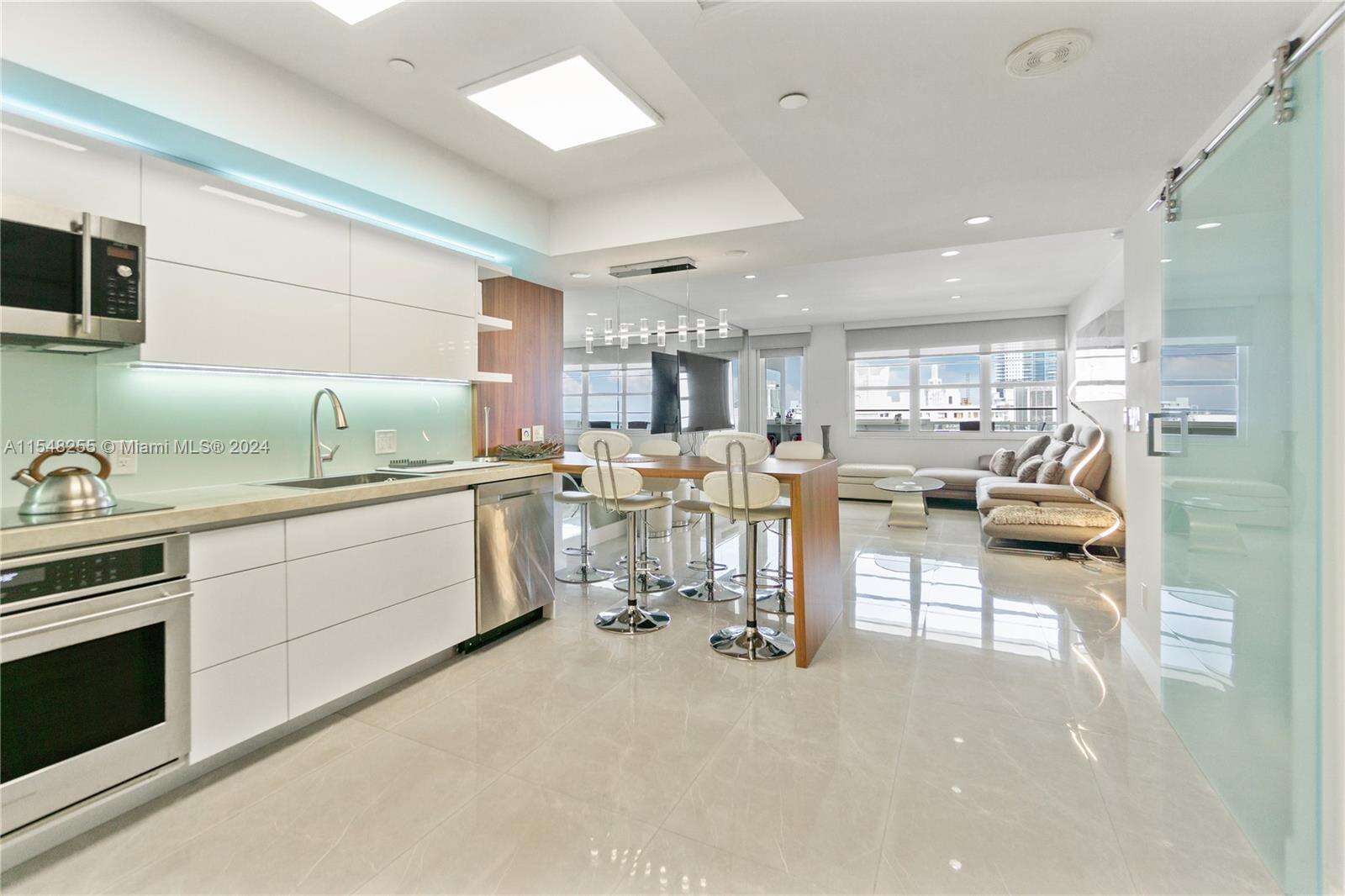 Decoplage at 100 Lincoln Rd, Miami Beach, FL 33139 - For Rent photo 8