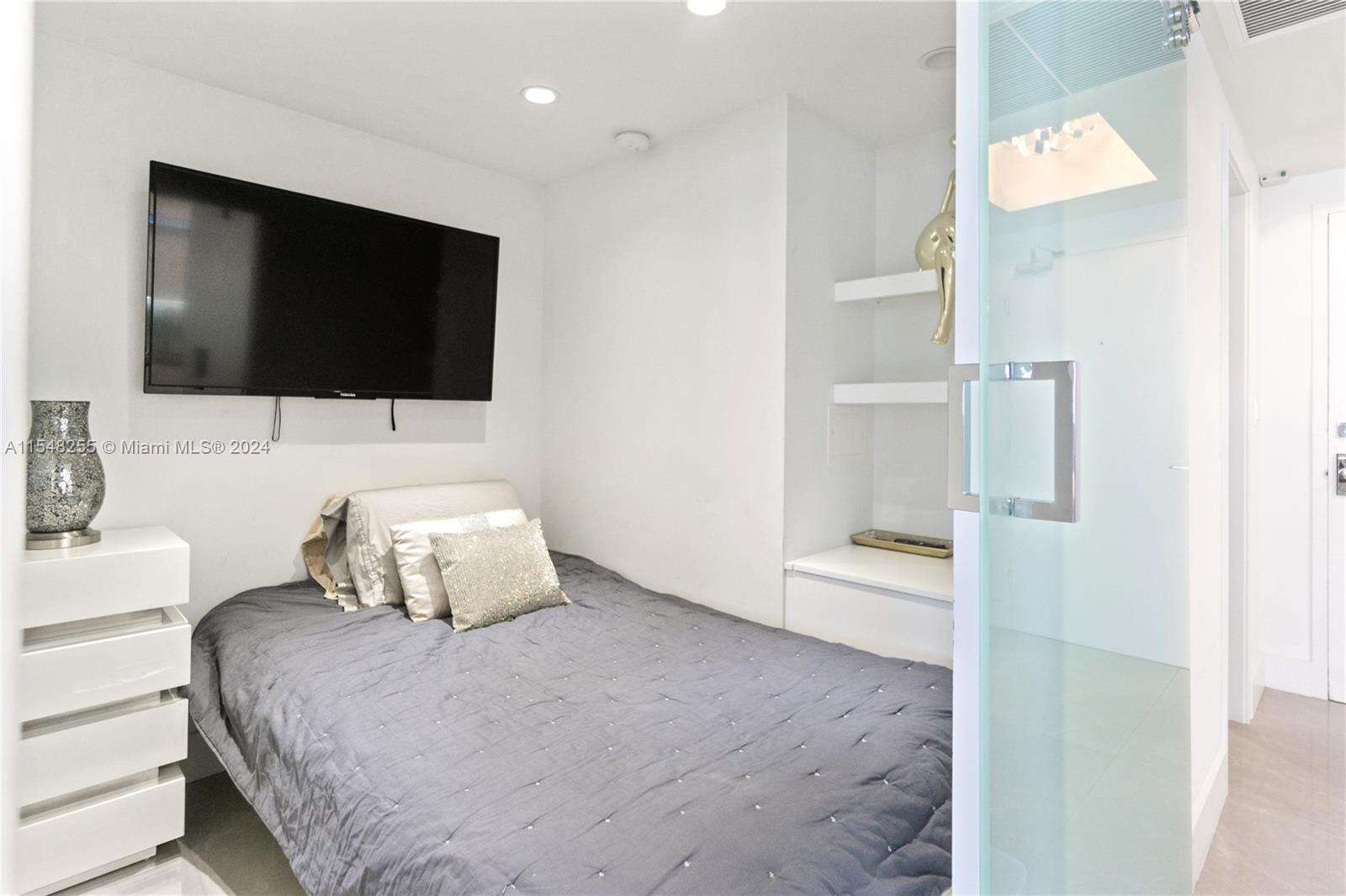 Decoplage at 100 Lincoln Rd, Miami Beach, FL 33139 - For Rent photo 9