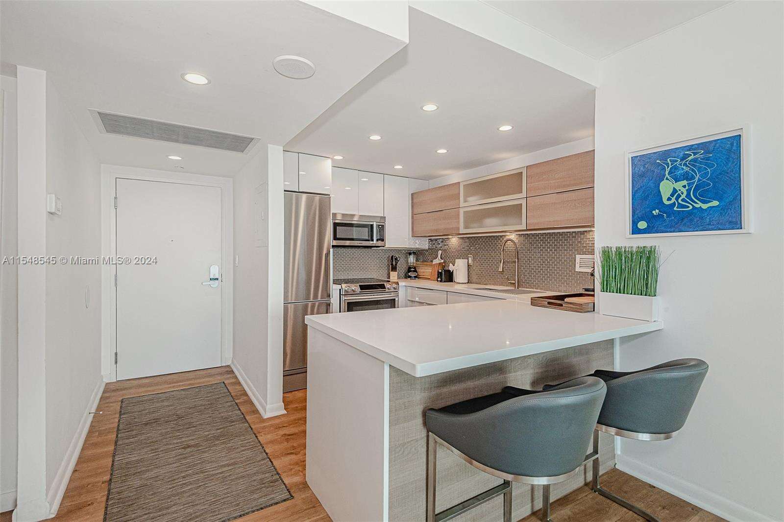 Roney Palace at 2301 Collins Ave, Miami Beach, FL 33139 - For Rent photo 12