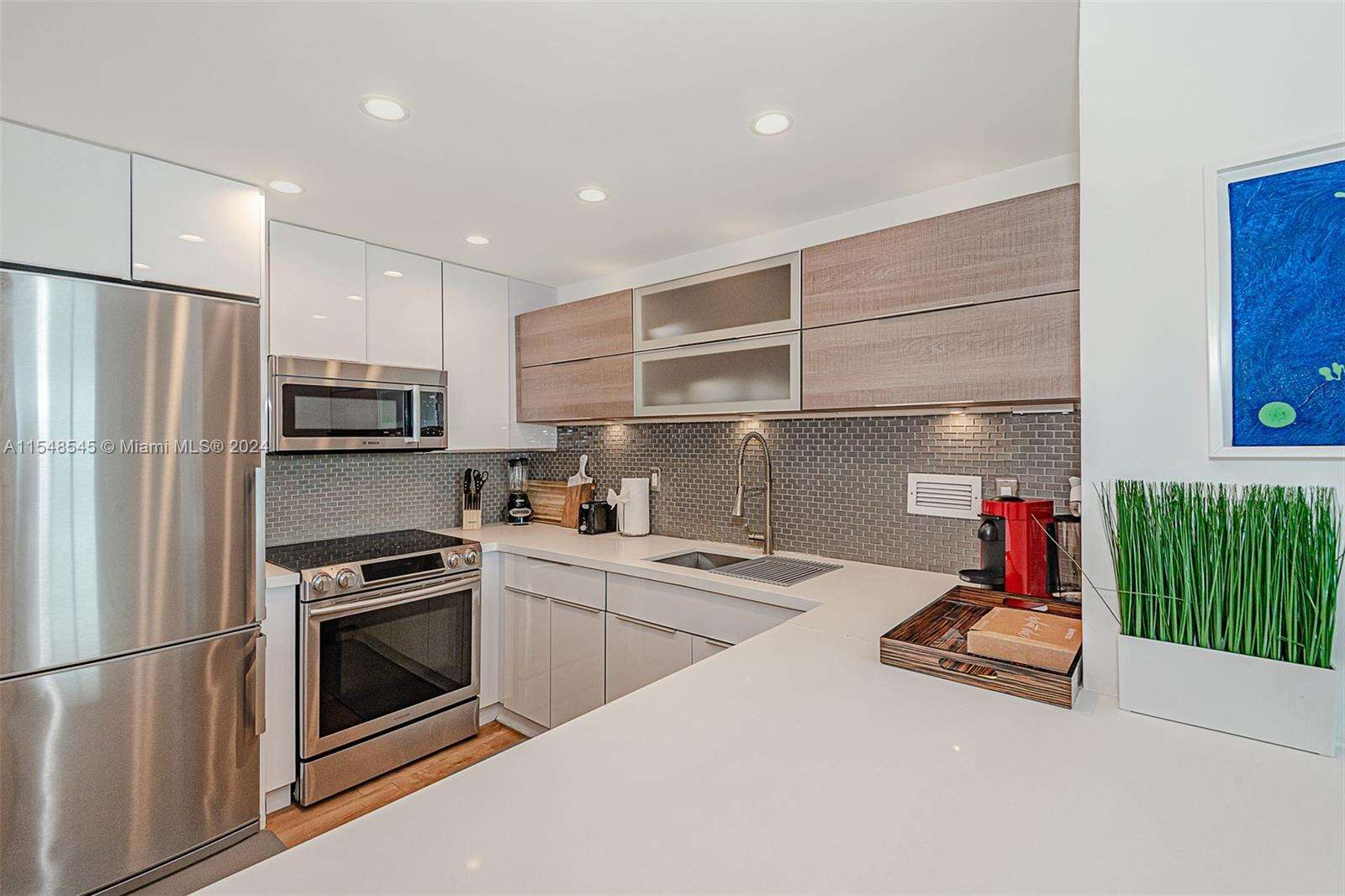 Roney Palace at 2301 Collins Ave, Miami Beach, FL 33139 - For Rent photo 13