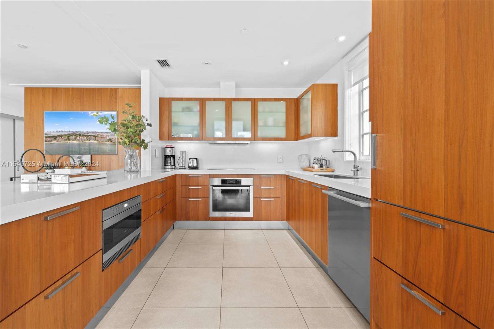 Seaside Village at 19127 Fisher Island Dr, Miami Beach, FL 33109 - For Rent photo 11
