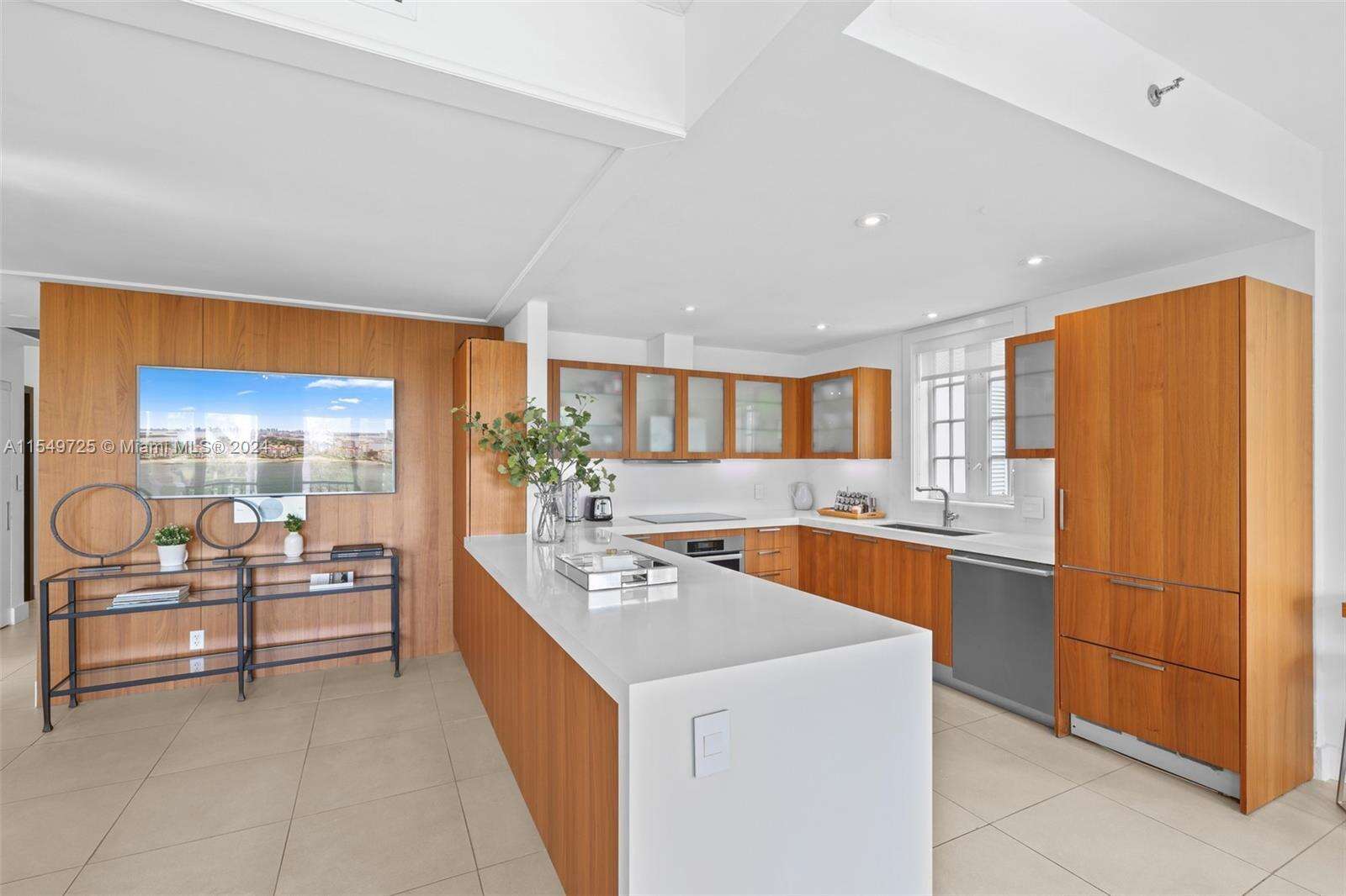 Seaside Village at 19127 Fisher Island Dr, Miami Beach, FL 33109 - For Rent photo 12