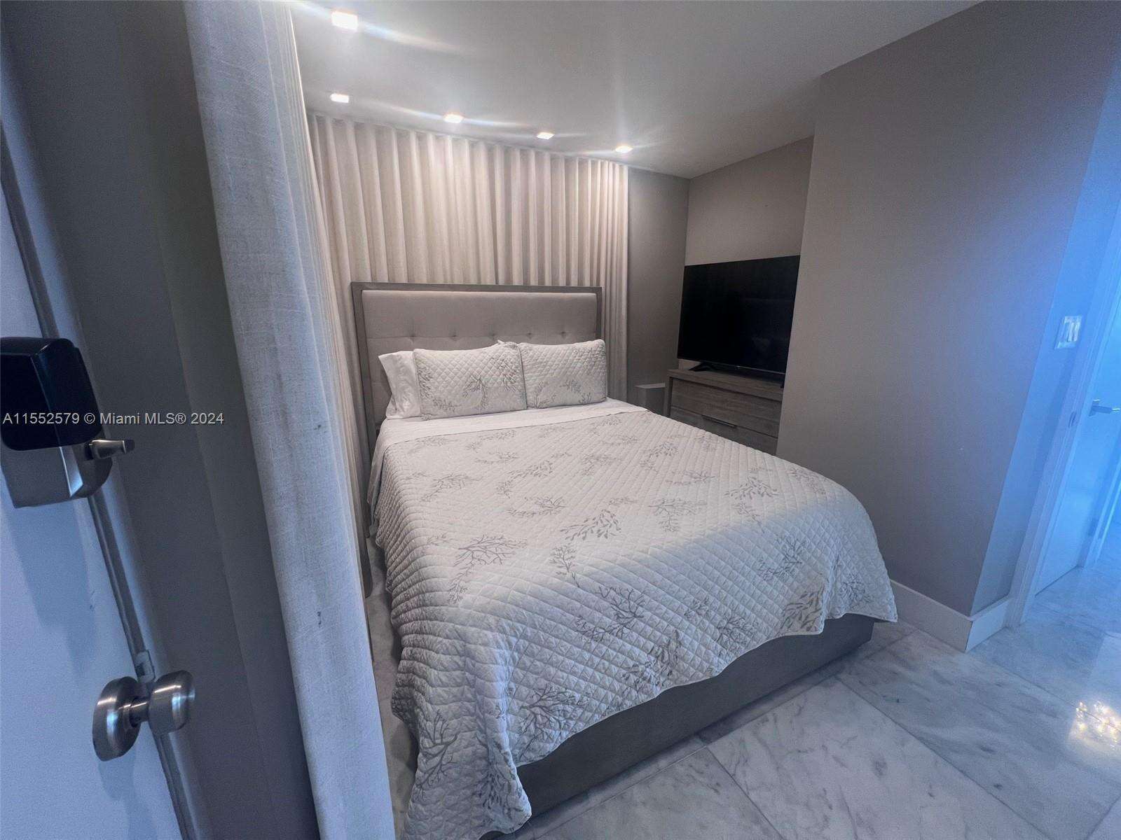 Decoplage at 100 Lincoln Rd, Miami Beach, FL 33139 - For Rent photo 5