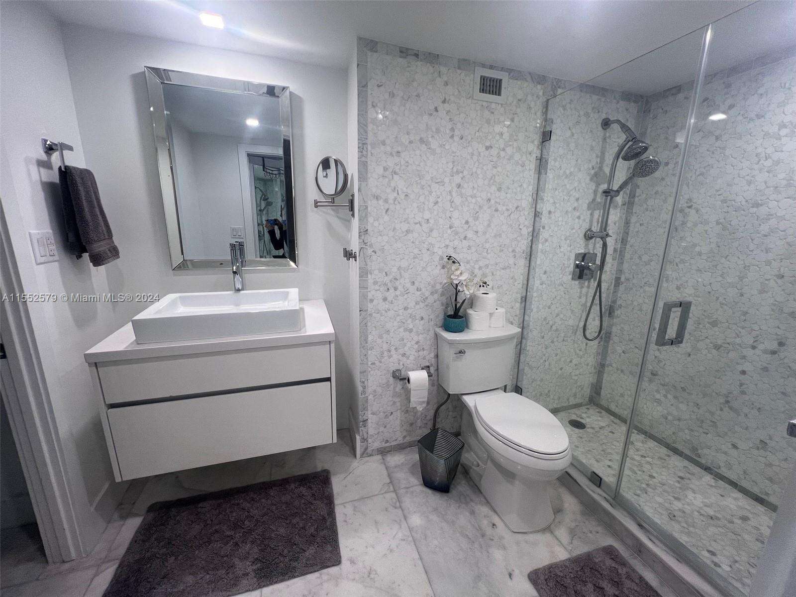 Decoplage at 100 Lincoln Rd, Miami Beach, FL 33139 - For Rent photo 7