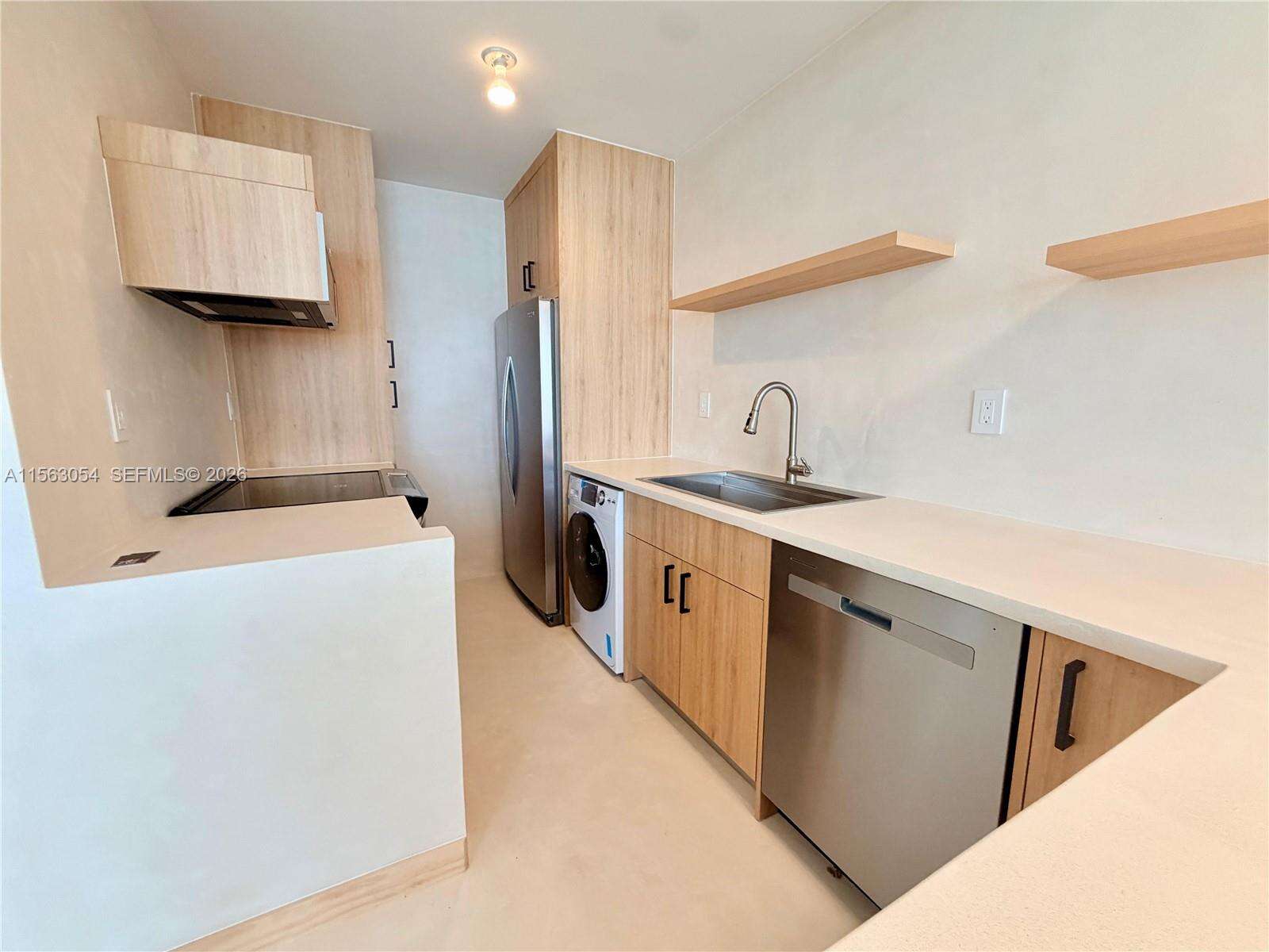Decoplage at 100 Lincoln Rd, Miami Beach, FL 33139 - For Rent photo 4