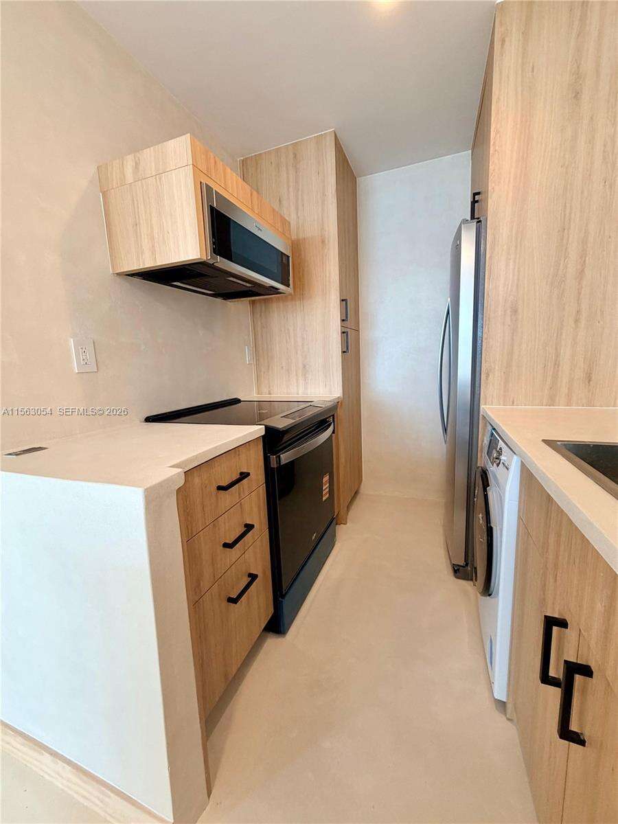 Decoplage at 100 Lincoln Rd, Miami Beach, FL 33139 - For Rent photo 7