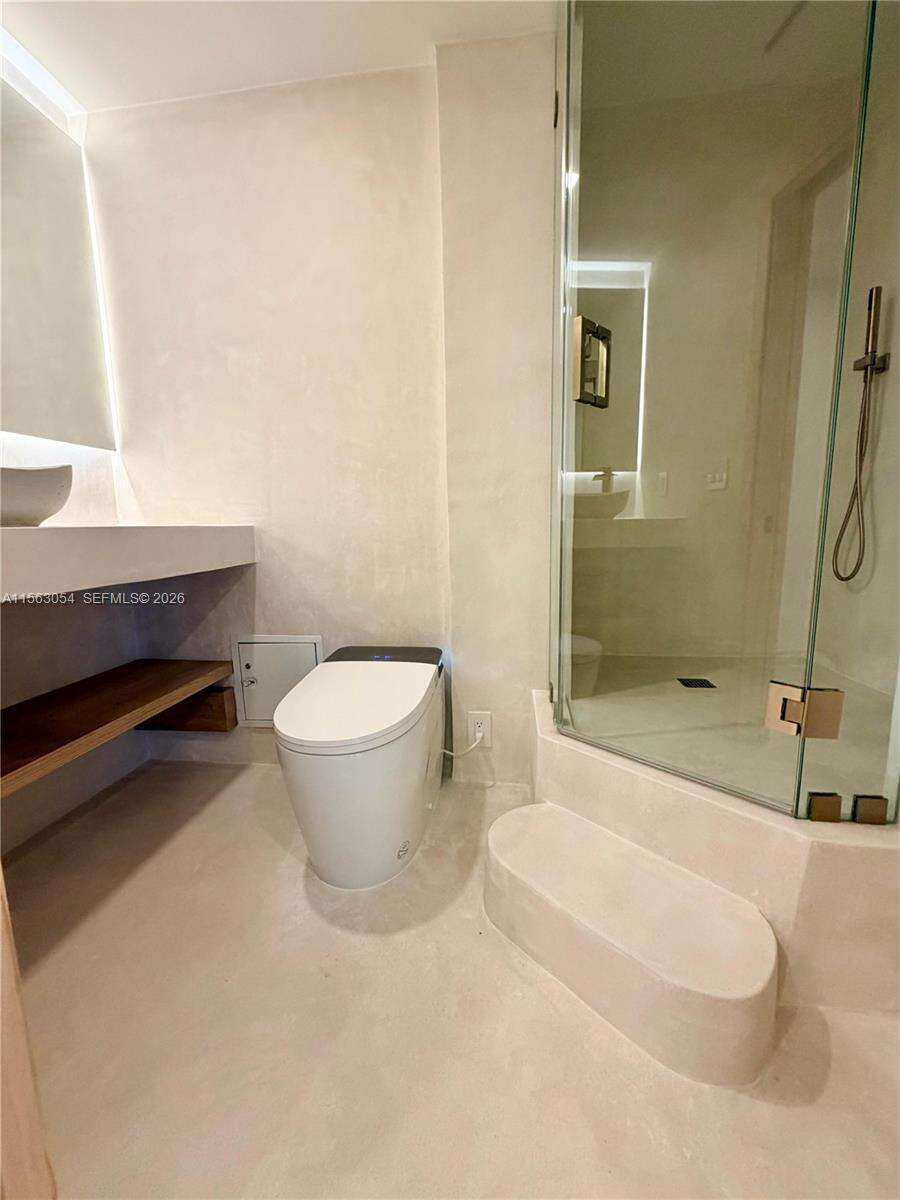 Decoplage at 100 Lincoln Rd, Miami Beach, FL 33139 - For Rent photo 9