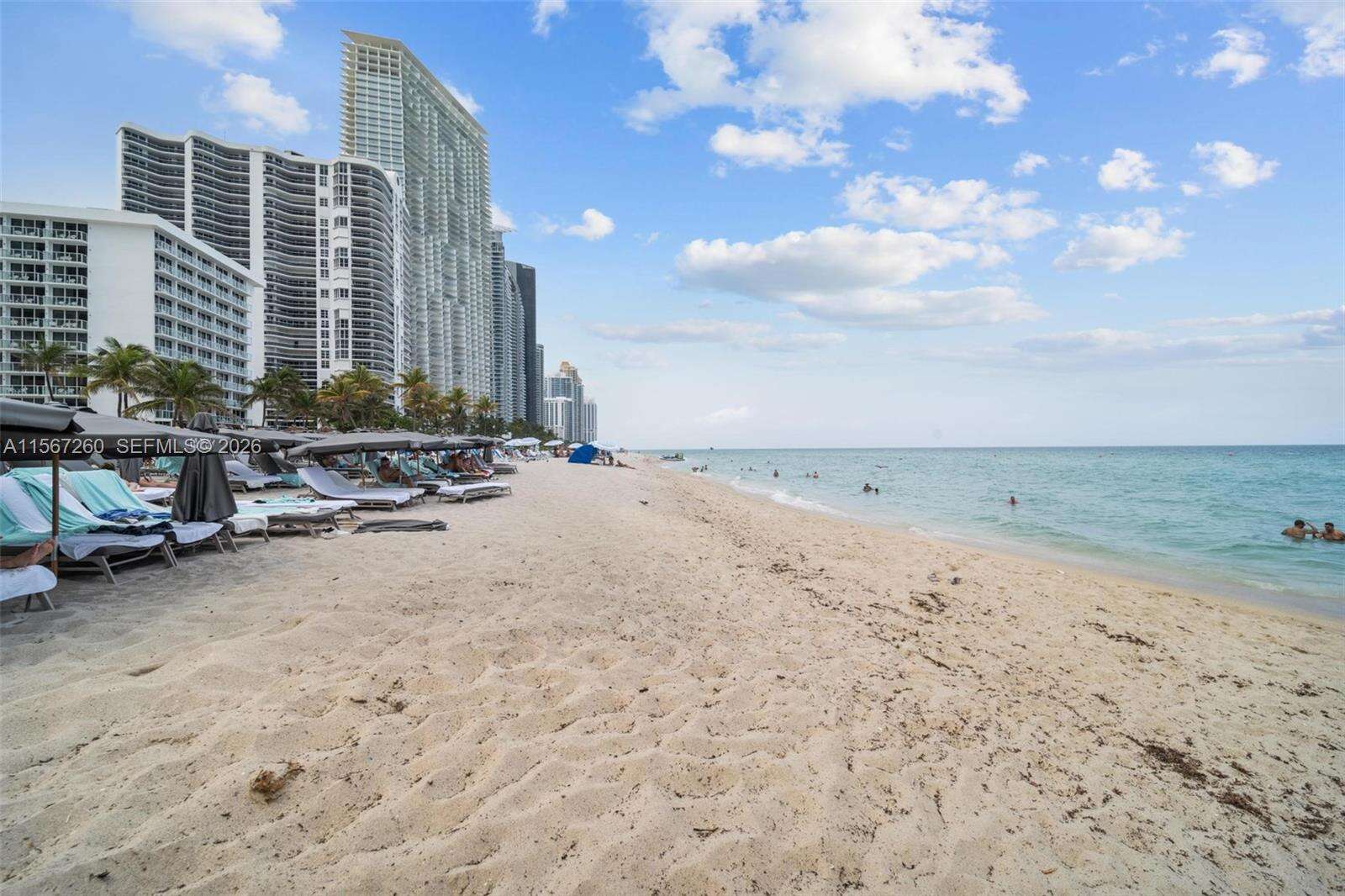 La Perla at 16699 Collins Ave, Sunny Isles Beach, FL 33160 - For Rent photo 17