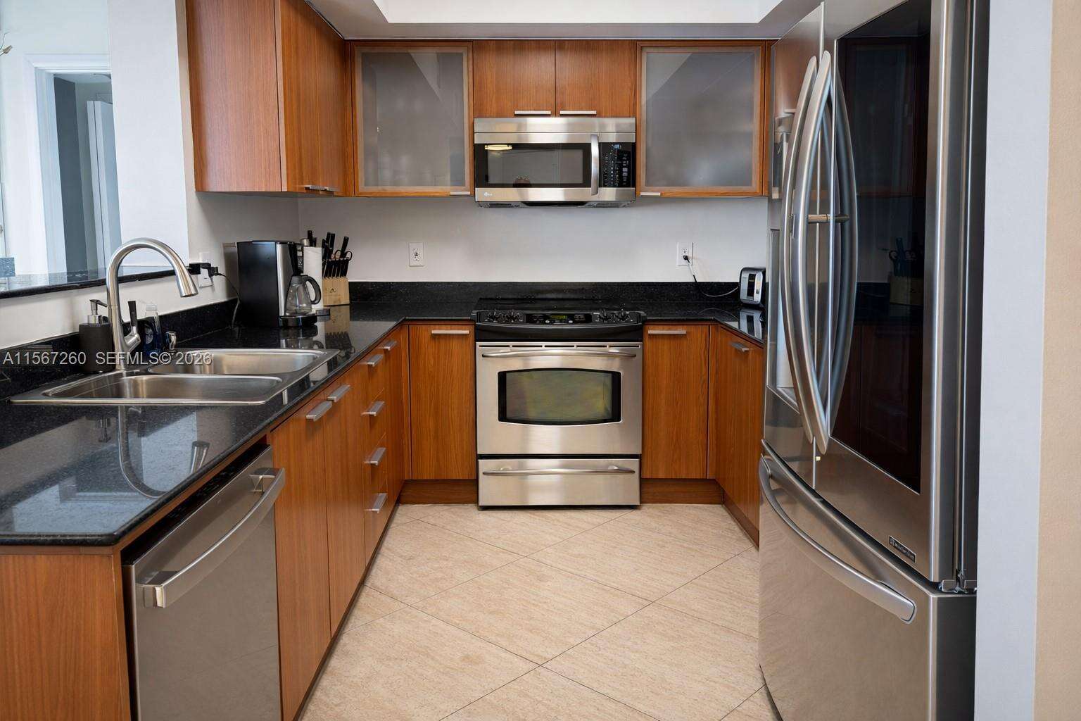 La Perla at 16699 Collins Ave, Sunny Isles Beach, FL 33160 - For Rent photo 6