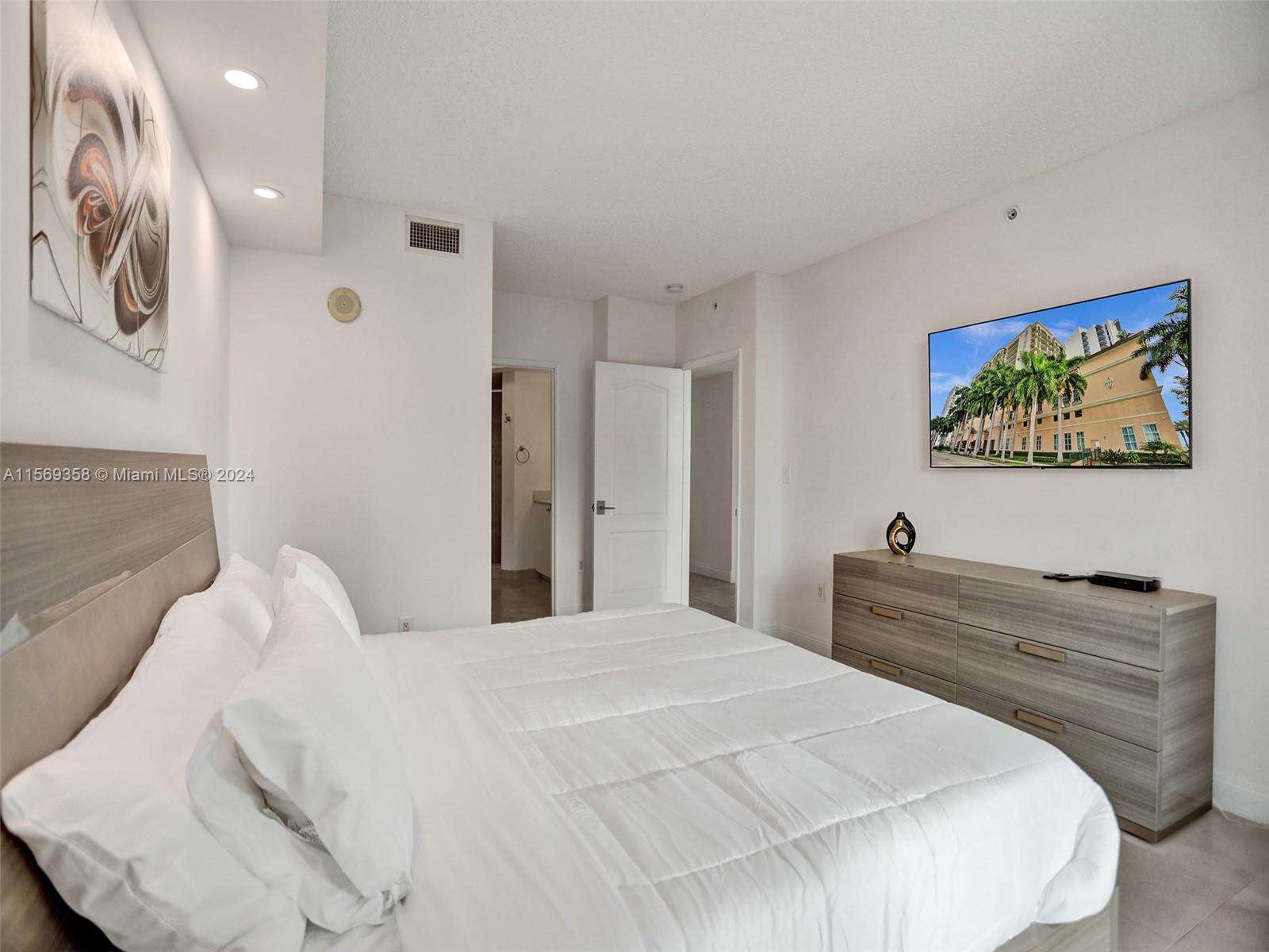 King David at 17555 Atlantic Blvd, Sunny Isles Beach, FL 33160 - For Rent photo 18