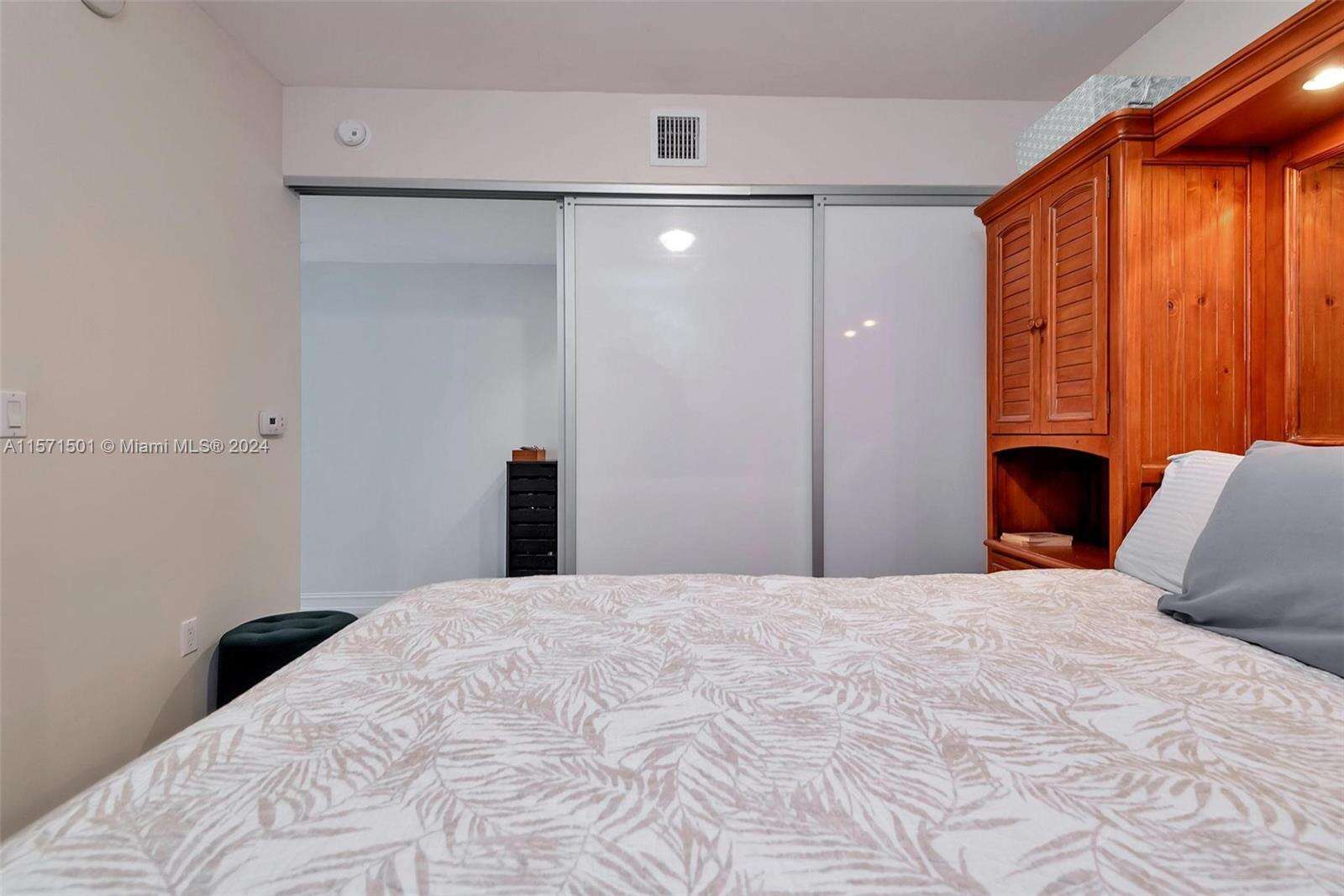 The Beach Club Two at 1830 Ocean Dr, Hallandale Beach, FL 33009 - For Rent photo 25