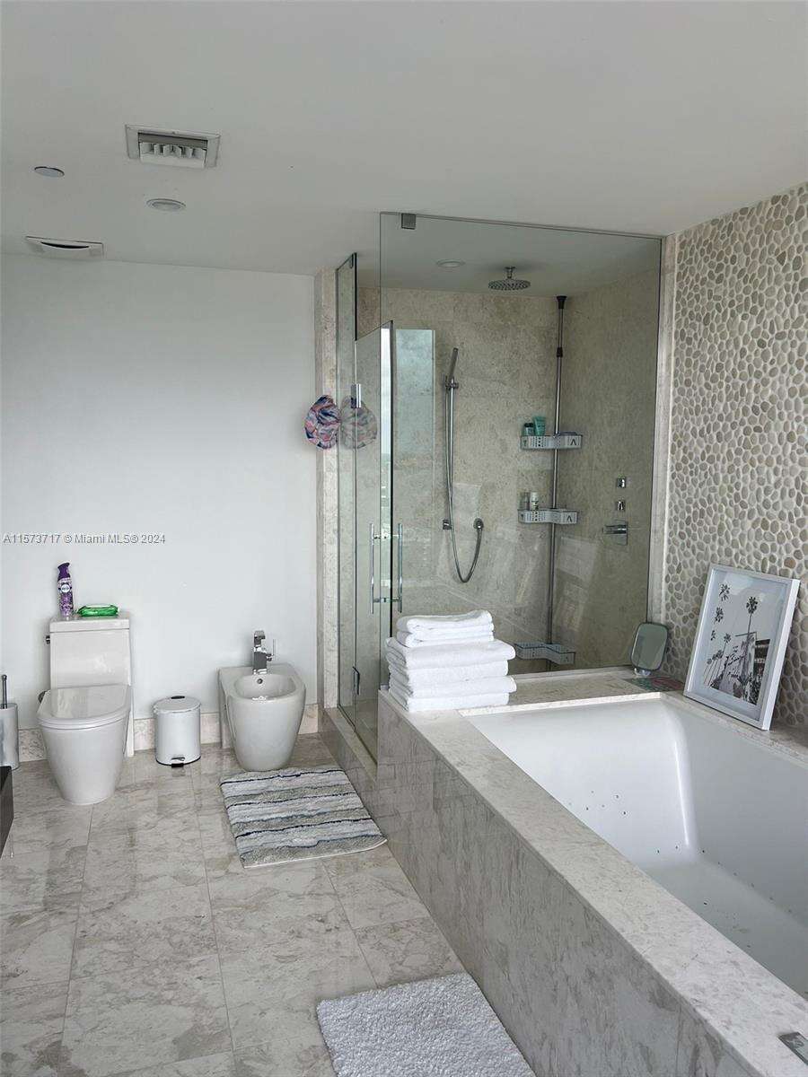 Jade Ocean at 17121 Collins Ave, Sunny Isles Beach, FL 33160 - For Rent photo 20