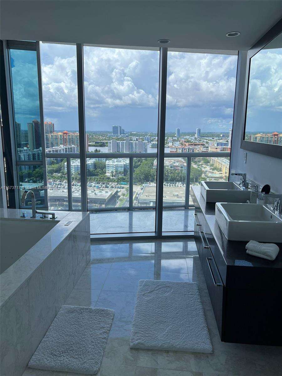 Jade Ocean at 17121 Collins Ave, Sunny Isles Beach, FL 33160 - For Rent photo 21