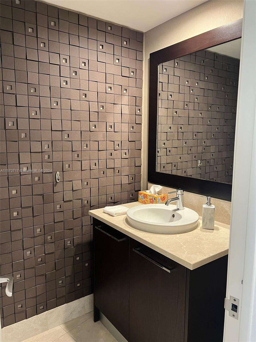 Jade Ocean at 17121 Collins Ave, Sunny Isles Beach, FL 33160 - For Rent photo 10