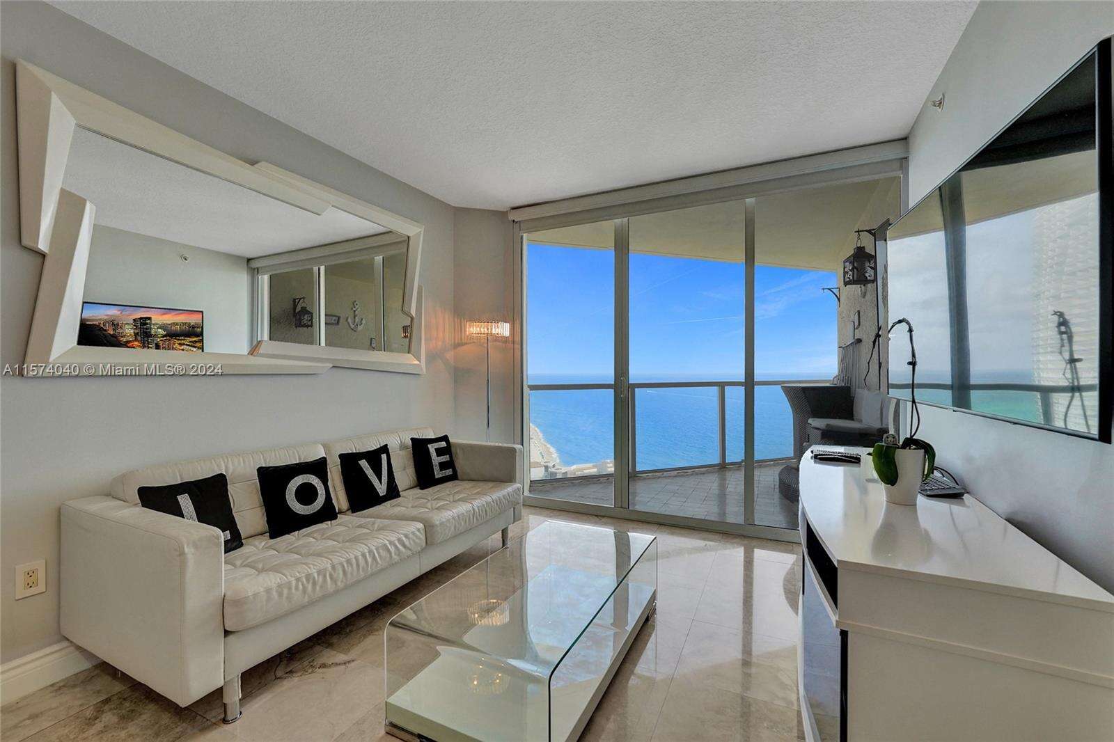 La Perla at 16699 Collins Ave, Sunny Isles Beach, FL 33160 - For Rent photo 14