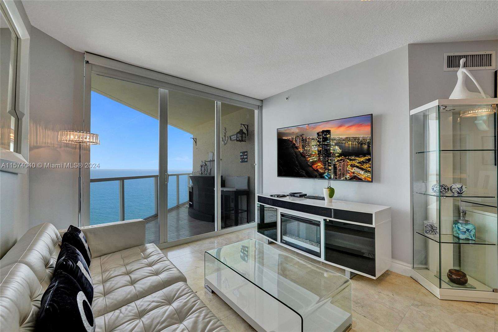 La Perla at 16699 Collins Ave, Sunny Isles Beach, FL 33160 - For Rent photo 15