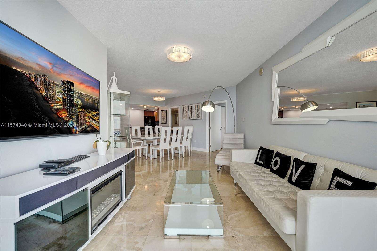 La Perla at 16699 Collins Ave, Sunny Isles Beach, FL 33160 - For Rent photo 17