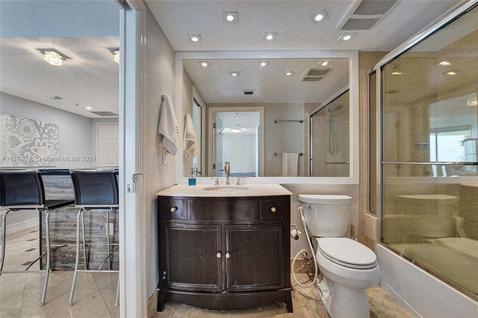 La Perla at 16699 Collins Ave, Sunny Isles Beach, FL 33160 - For Rent photo 22
