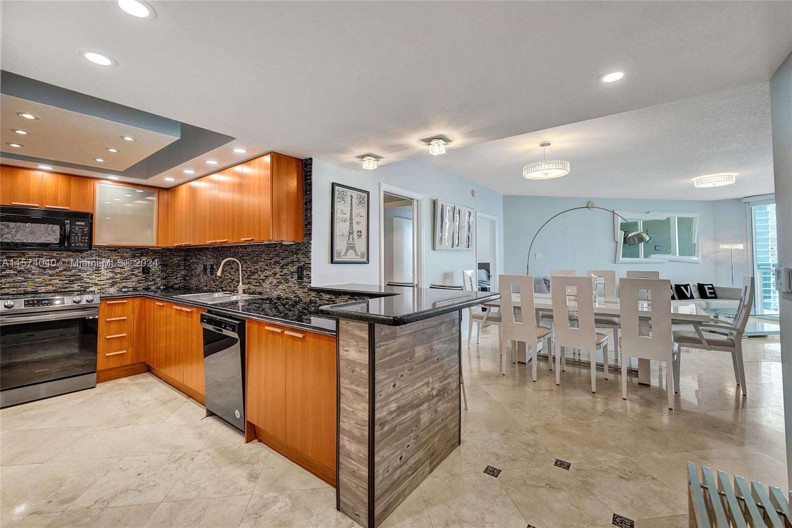 La Perla at 16699 Collins Ave, Sunny Isles Beach, FL 33160 - For Rent photo 4