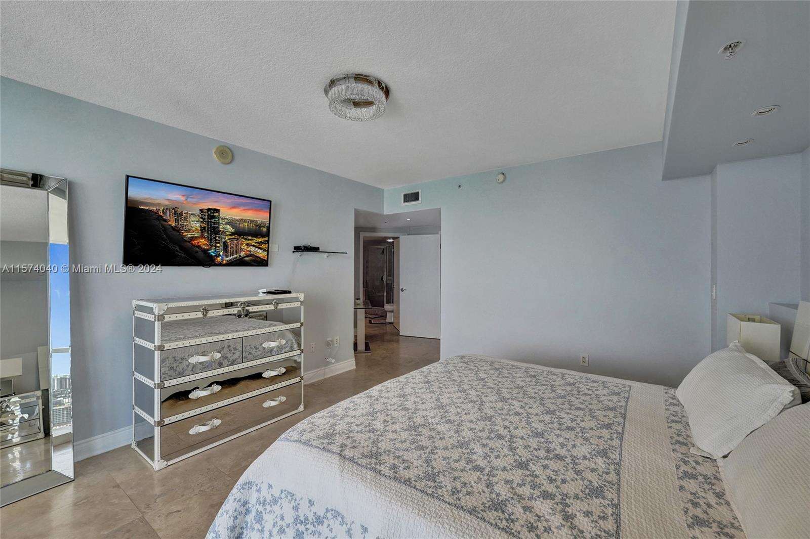 La Perla at 16699 Collins Ave, Sunny Isles Beach, FL 33160 - For Rent photo 32