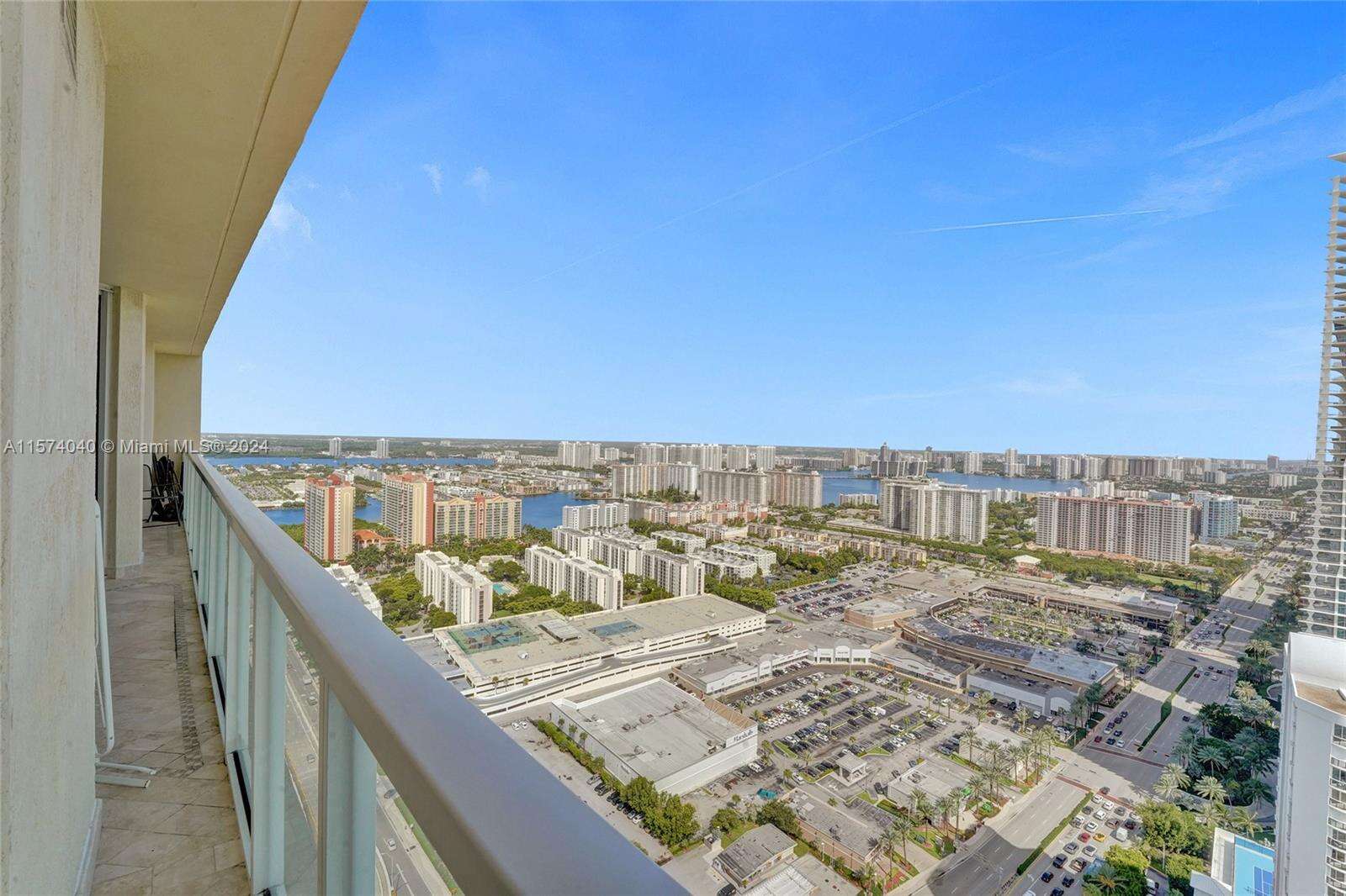 La Perla at 16699 Collins Ave, Sunny Isles Beach, FL 33160 - For Rent photo 35