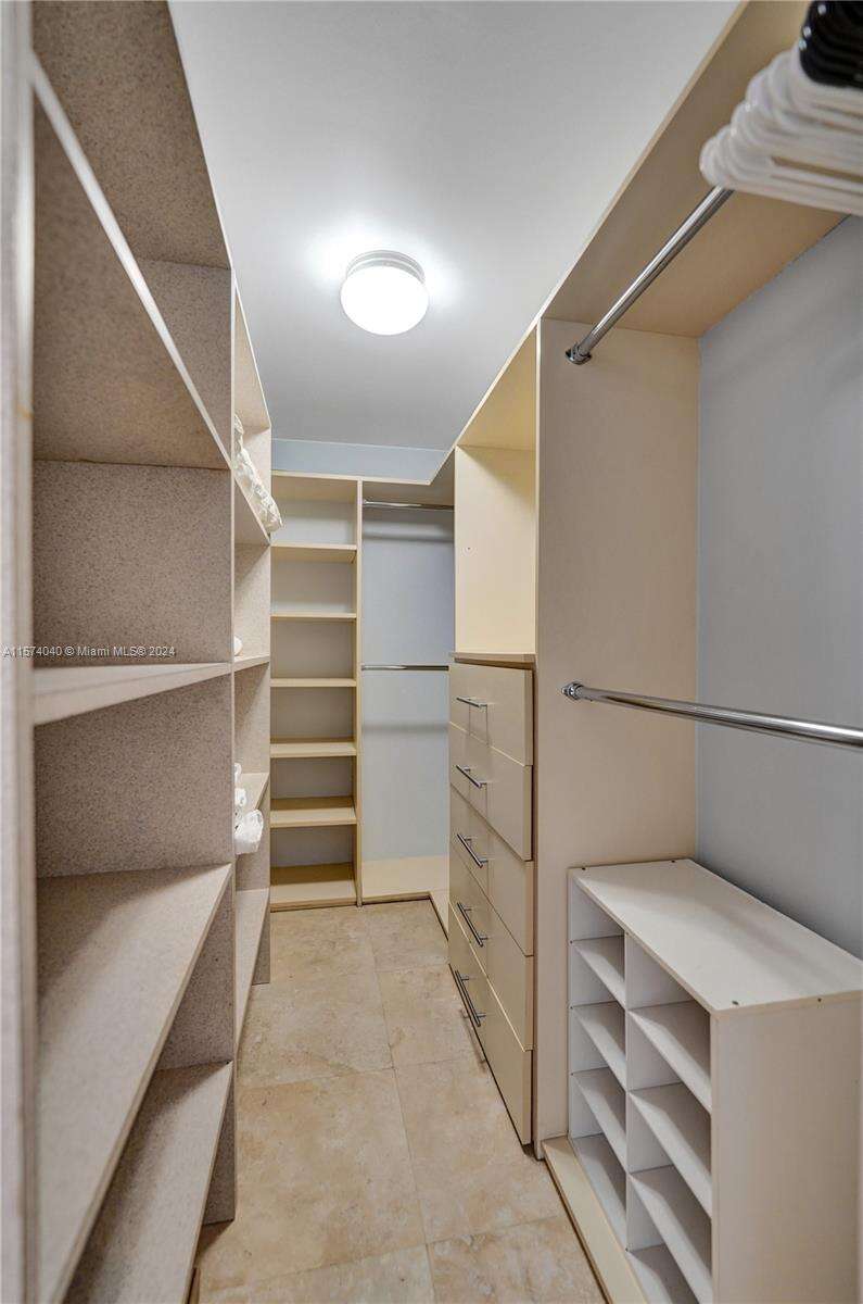 La Perla at 16699 Collins Ave, Sunny Isles Beach, FL 33160 - For Rent photo 36