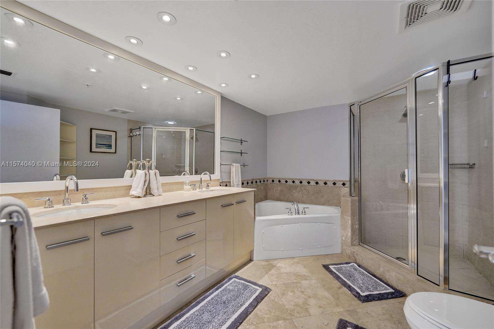 La Perla at 16699 Collins Ave, Sunny Isles Beach, FL 33160 - For Rent photo 37