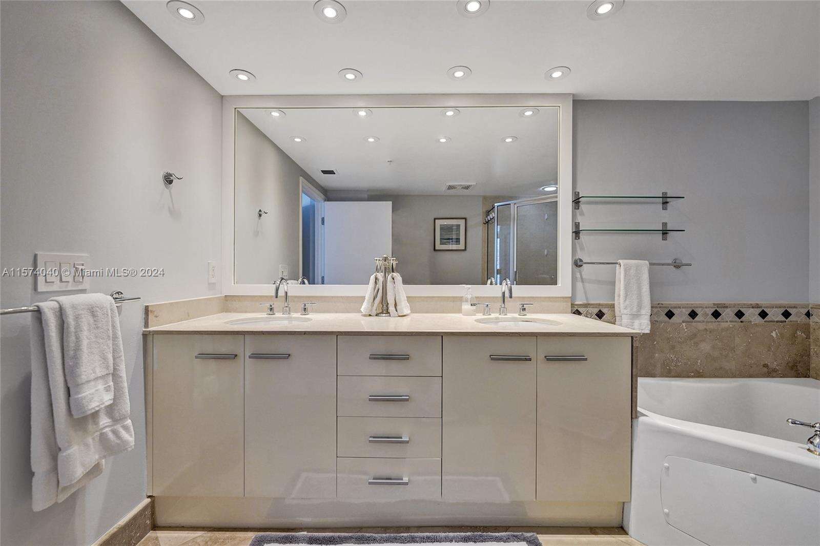 La Perla at 16699 Collins Ave, Sunny Isles Beach, FL 33160 - For Rent photo 38