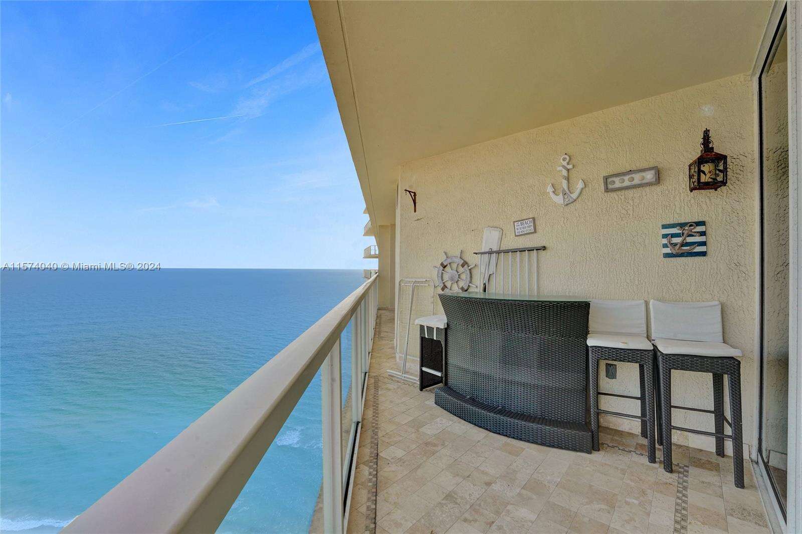La Perla at 16699 Collins Ave, Sunny Isles Beach, FL 33160 - For Rent photo 42