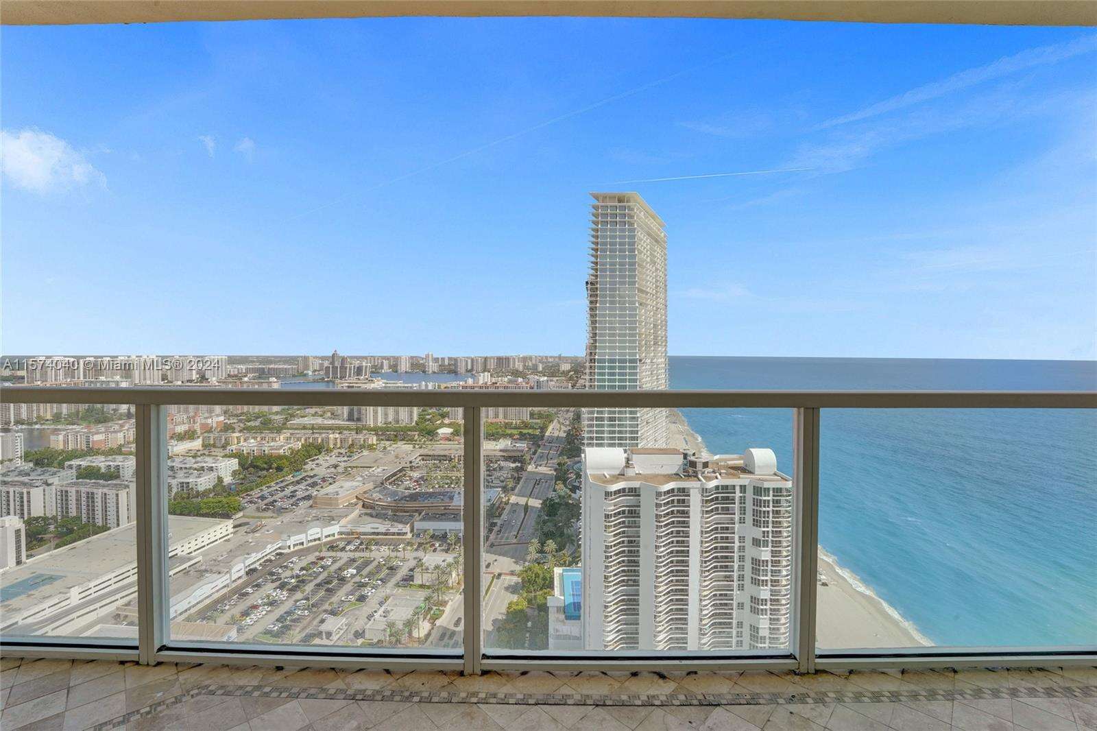 La Perla at 16699 Collins Ave, Sunny Isles Beach, FL 33160 - For Rent photo 43