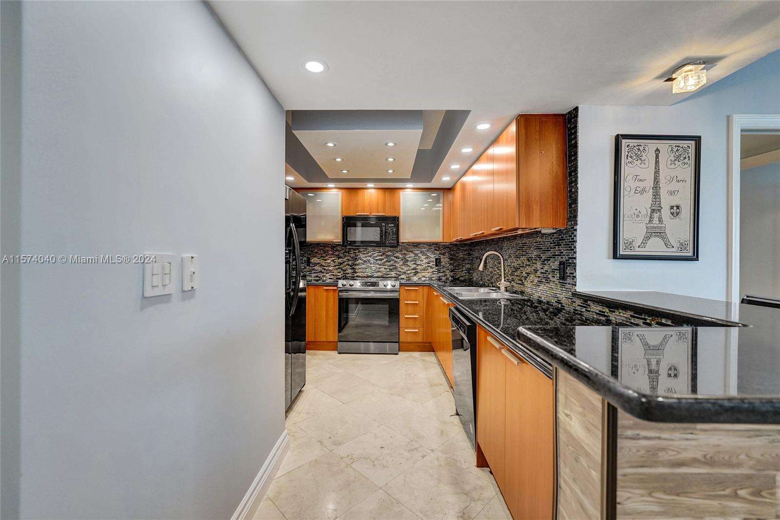La Perla at 16699 Collins Ave, Sunny Isles Beach, FL 33160 - For Rent photo 6