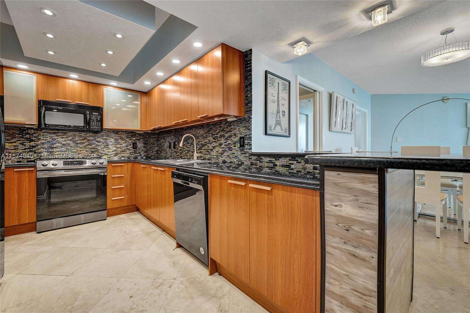 La Perla at 16699 Collins Ave, Sunny Isles Beach, FL 33160 - For Rent photo 8