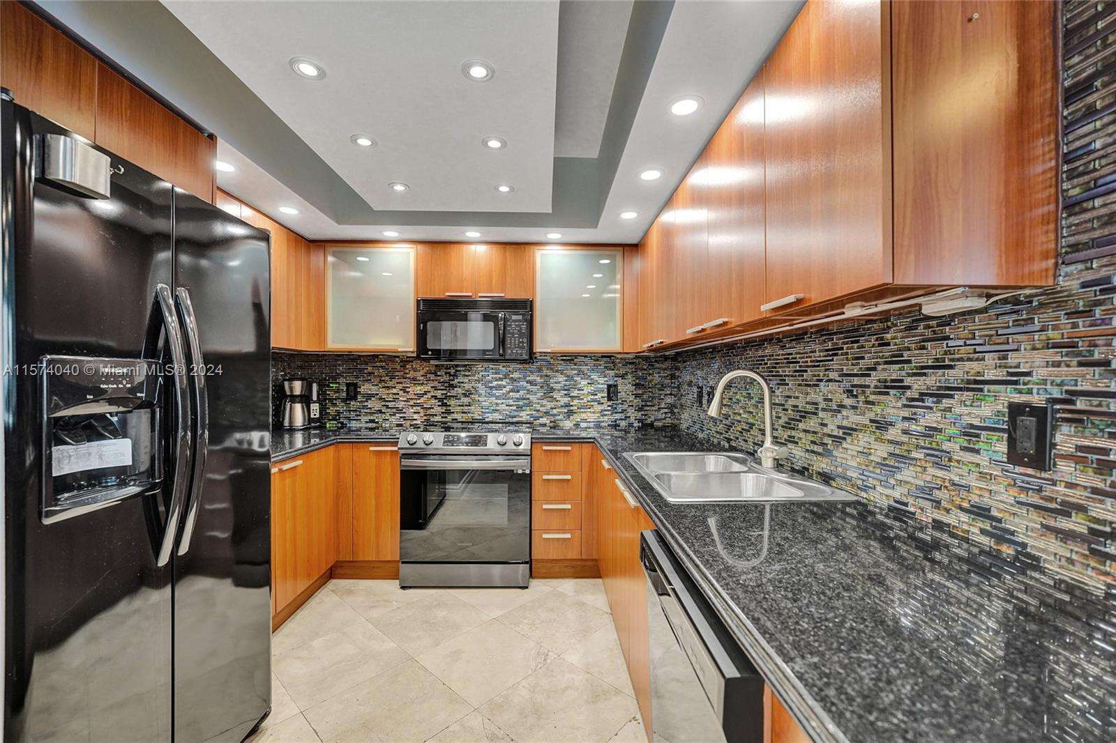 La Perla at 16699 Collins Ave, Sunny Isles Beach, FL 33160 - For Rent photo 9