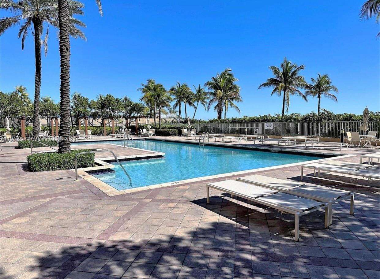 2080 Ocean Dr, Hallandale Beach, FL 33009 - For Rent photo 28