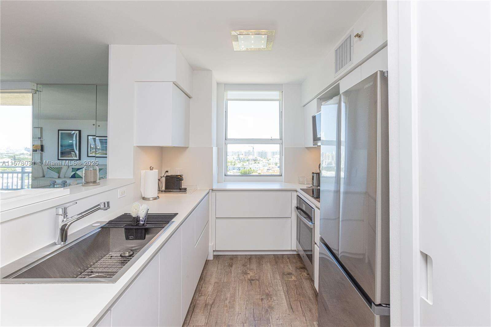 Yacht Club At Portofino at 90 Alton Rd, Miami Beach, FL 33139 - For Rent photo 12